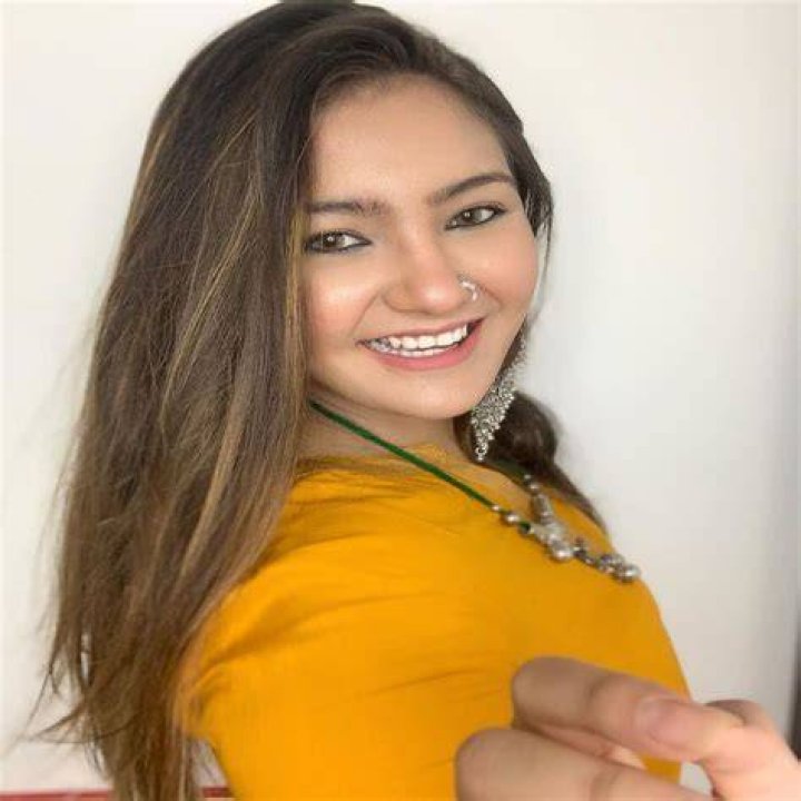 Aashika Bhatia Height, Age, Boyfriend, Biography, Wiki, Net Worth