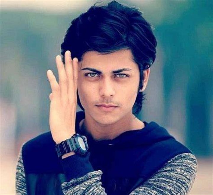 Abhishek Nigam with the cast of Akbar – Rakht Se Takht Ka Safar