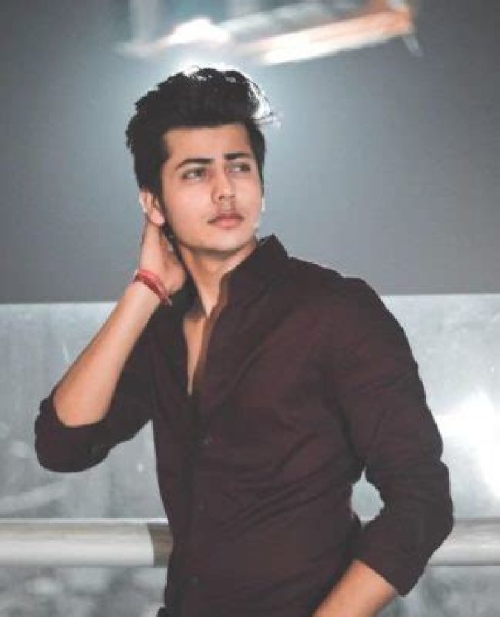 Abhishek Nigam won Bolly Buzzer award