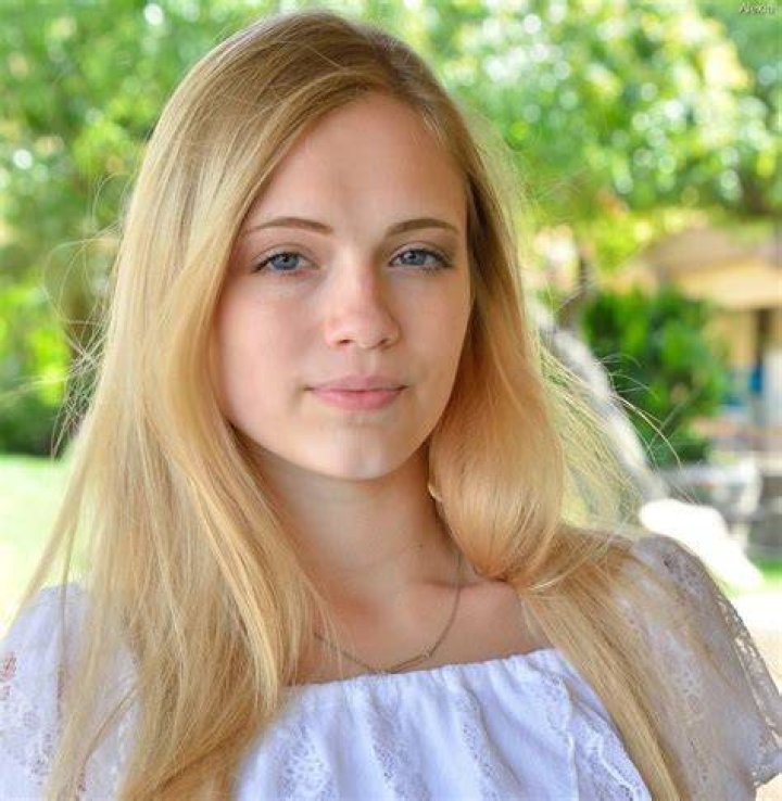Alex Grey Biography, Age, Height, Husband, Net Worth, Family