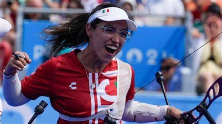 Ana Vazquez won a silver medal in World Archery Cup
