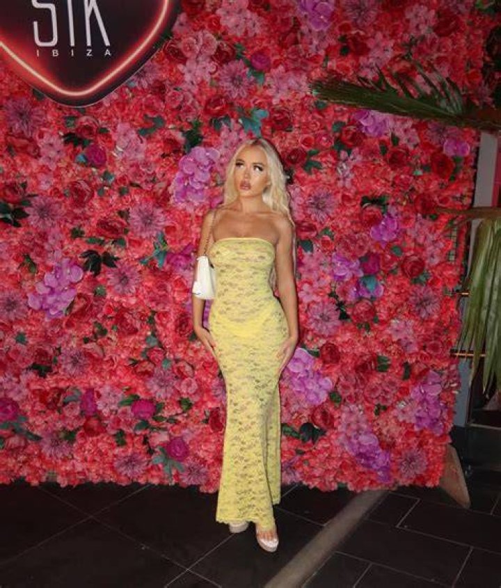 Belle Olivia height is 5 feet 4 inches