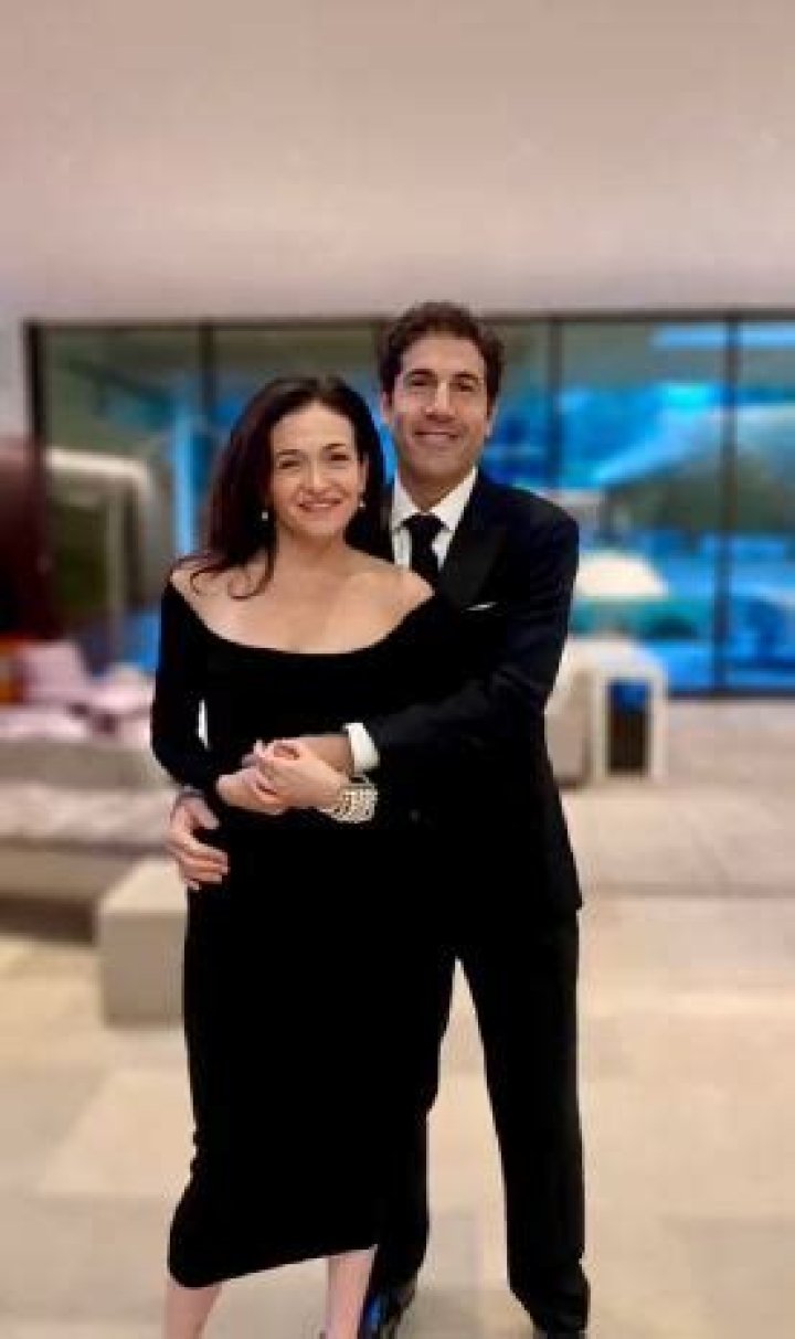Bernthal with his wife Sheryl Sandberg