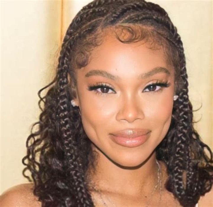Brianna Giscombe attended Chabot College (2012 - 2013), City College of San Francisco (2014 - 2016), and Fremont Beauty College (2018)