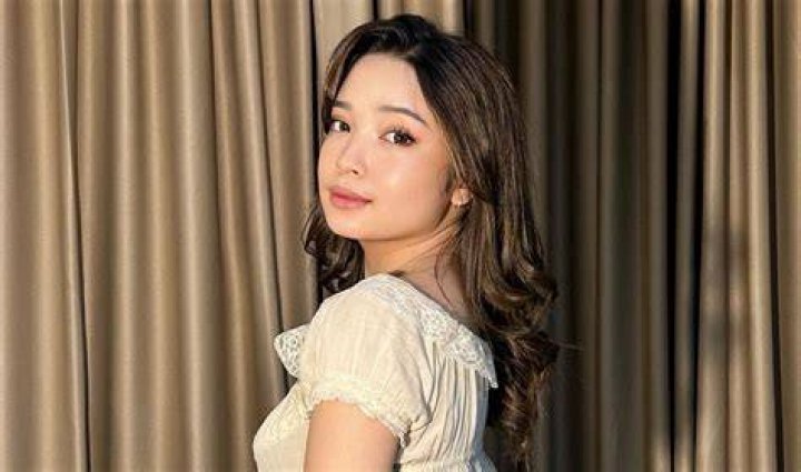 Bunga Reyza appeared in Indonesian Idol