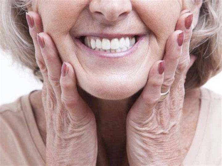 Can you tell if someone is wearing dentures?