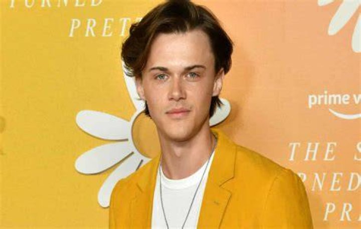 
Christopher Finley Height, Weight, Net Worth, Age, Wiki, Who, Instagram, Biography 