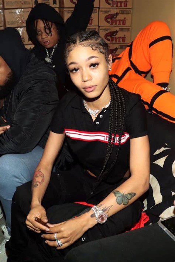 Coi Leray Twerks Upside-Down & Does The Splits On TikTok