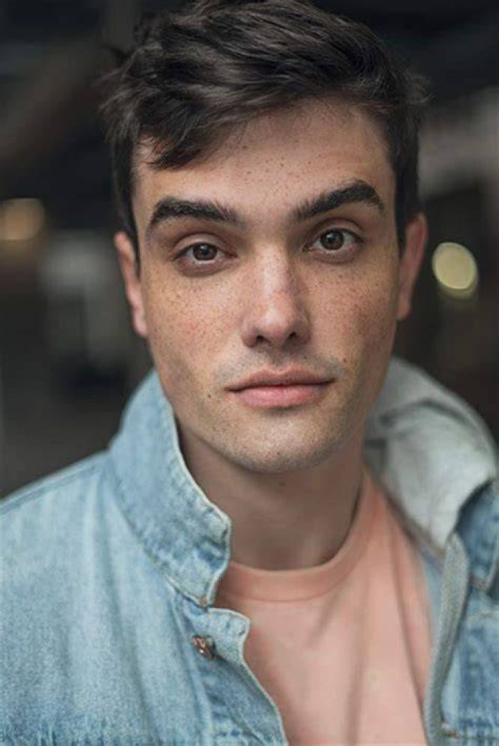 Colton Ryan Wikipedia, Age, Biography, Height, Girlfriend, Instagram
