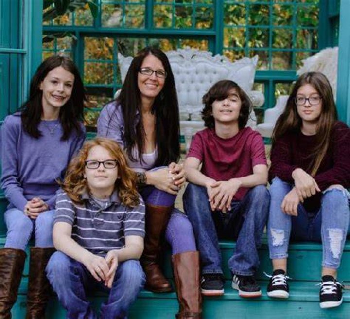 Cora with her mom BreAnne Tilley Robinson and siblings
