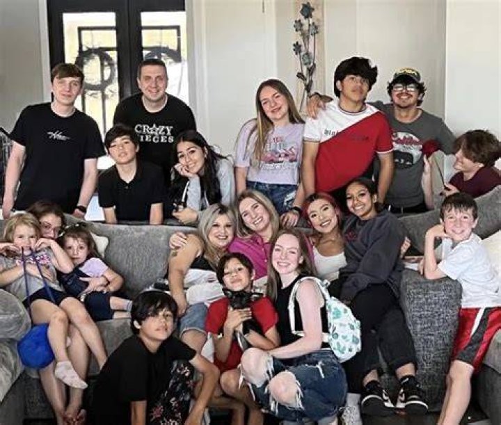 Crazy Pieces (Web Group) - Members profile, Facts, Wiki, Achievements, Net worth 2024 (updated)