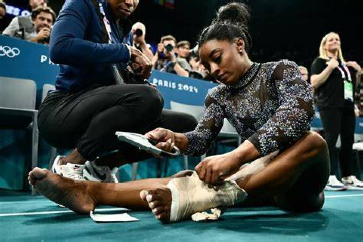 Did Simone Biles sprained her ankle?