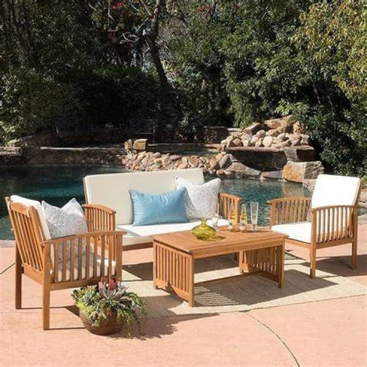 Does Christopher Knight design furniture?