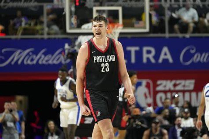 Donovan Clingan is a Basketball player