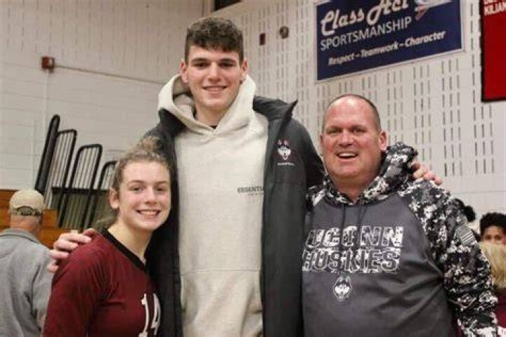 Donovan Clingan with his mom
