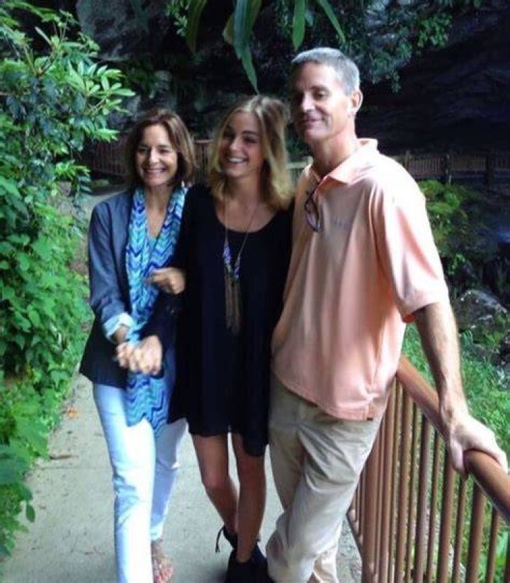 Elizabeth Turner childhood picture with her sister Sarah Turner and brother Harrison Turner