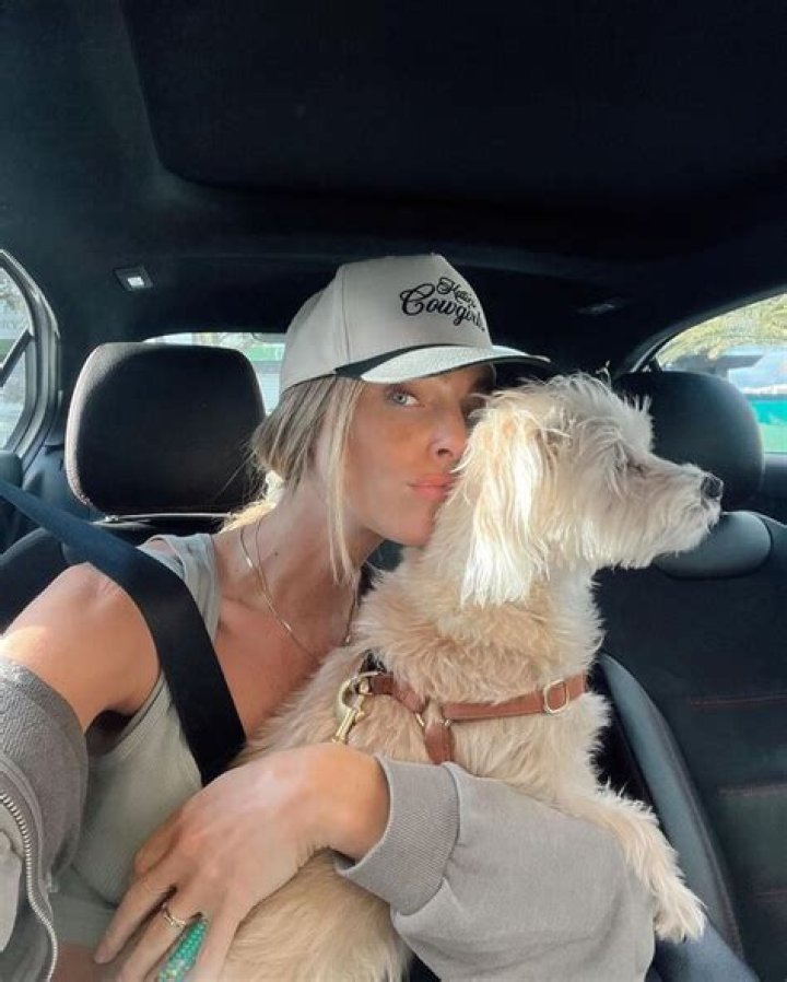 Elizabeth Turner owns a pet dog named Zoe