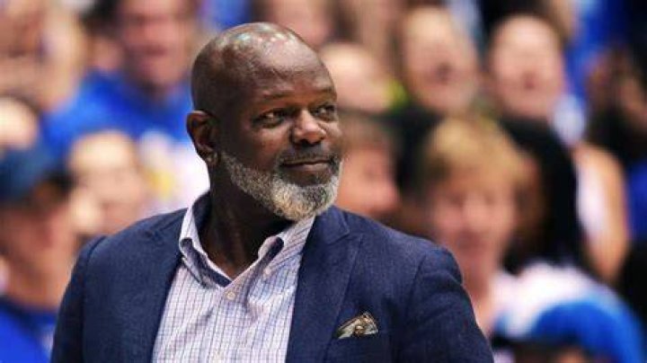 Emmitt Smith: Wife, net worth, tattoos, smoking & body facts