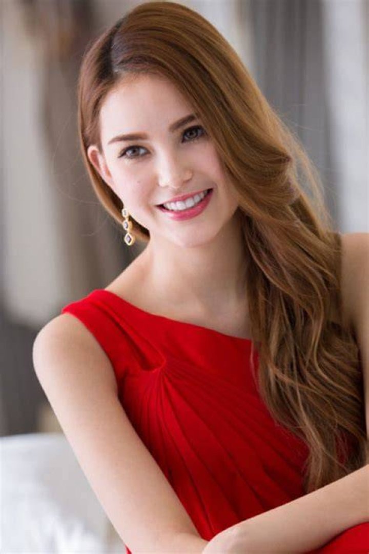 Hannah Quinlivan Biography, Age, Height, Husband, Net Worth, Family