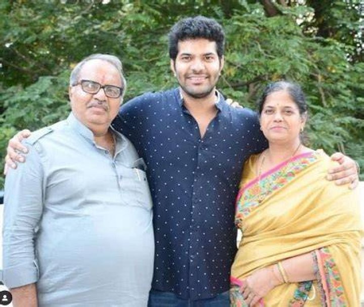 Hardeek Joshi with his parents