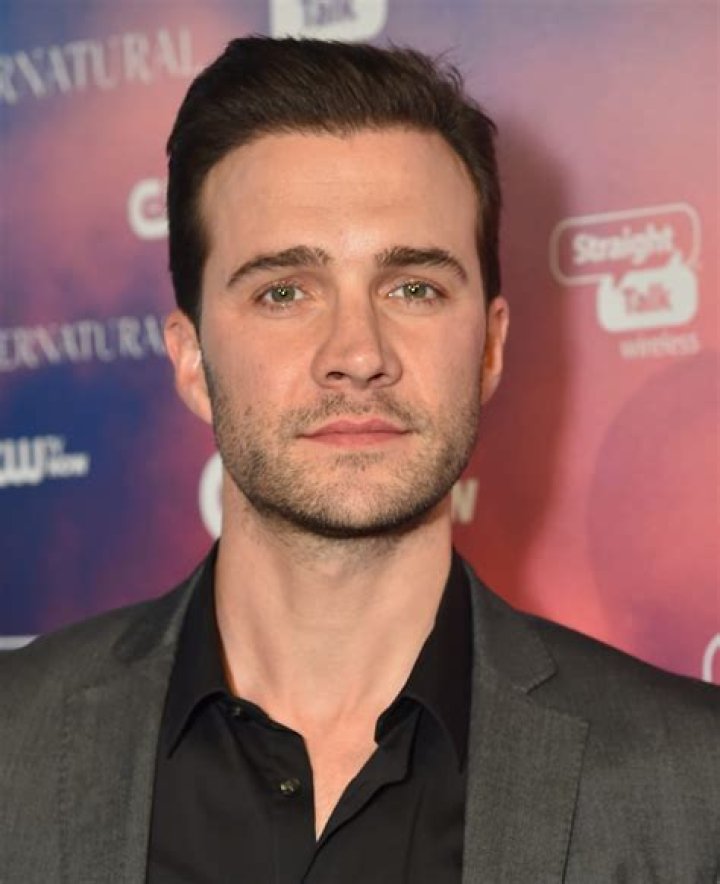 Height of Gil McKinney