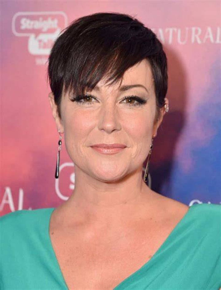 Height of Kim Rhodes