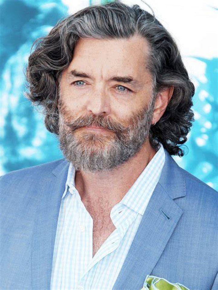Height of Timothy Omundson