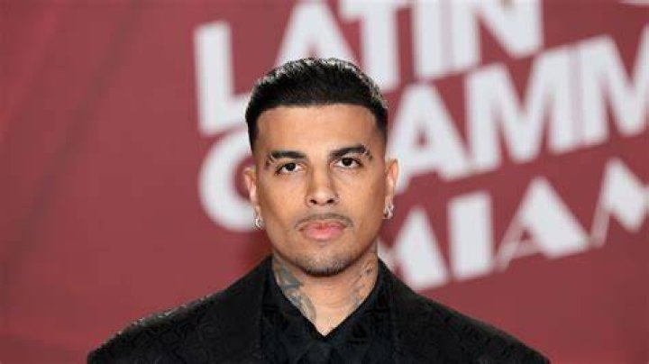 How did Rauw Alejandro get famous? Is Rauw Alejandro dead?