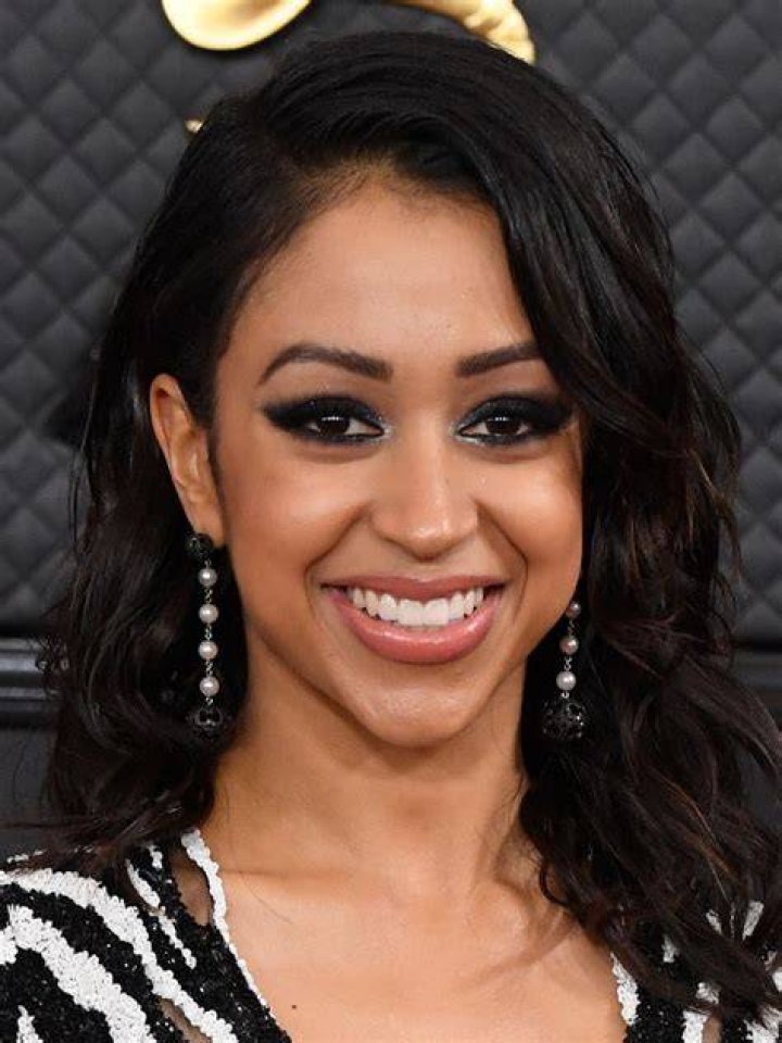 How does Liza Koshy make money?