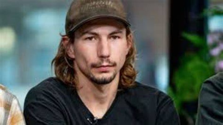 How much do Parker Schnabel’s workers get paid?