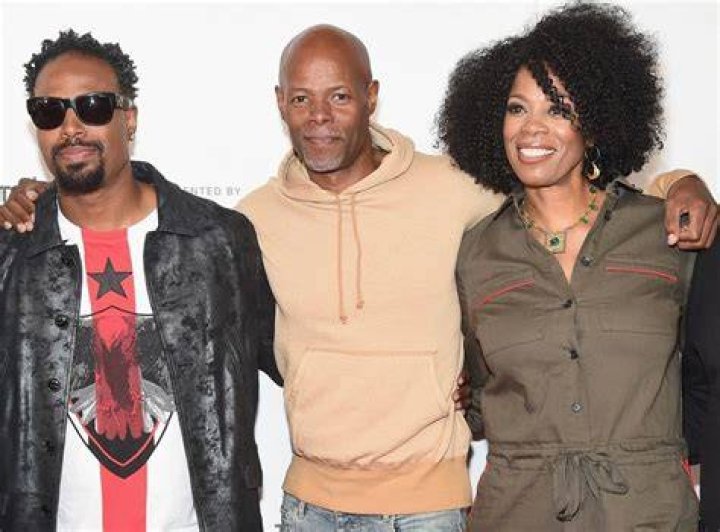 How old is Kim Wayans?