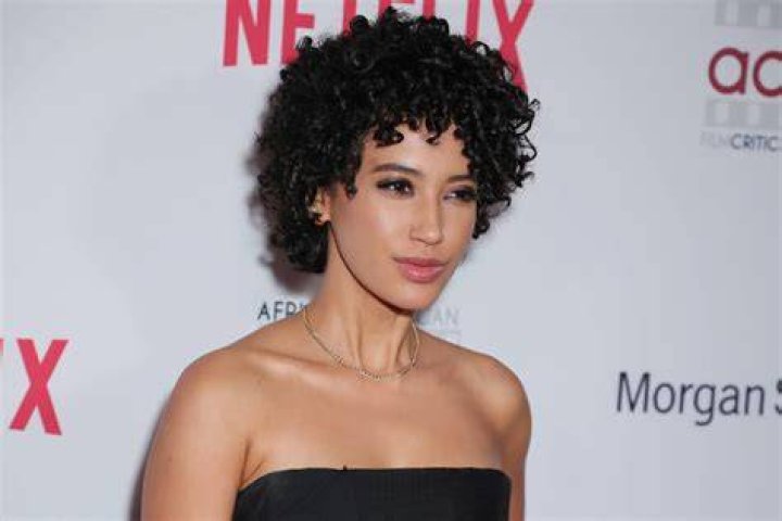 How tall is Andy Allo?