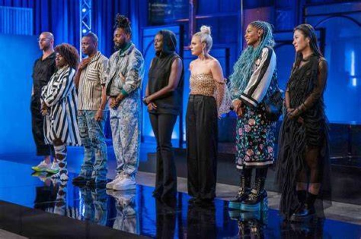 How tall is Carly on Project Runway?