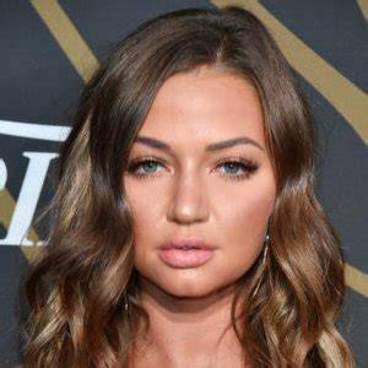 How tall is Erika costell?