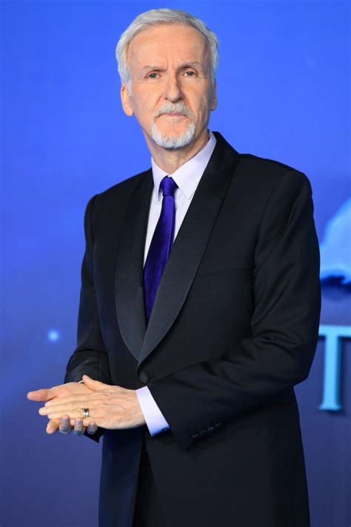 How tall is James Cameron