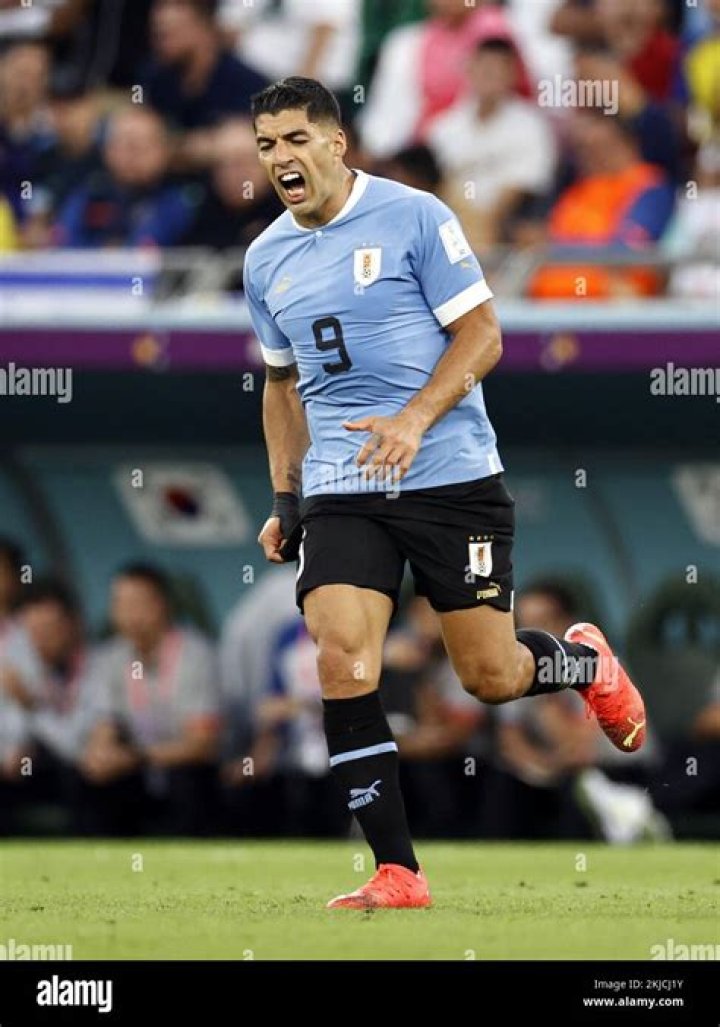 How tall is Luis Suarez