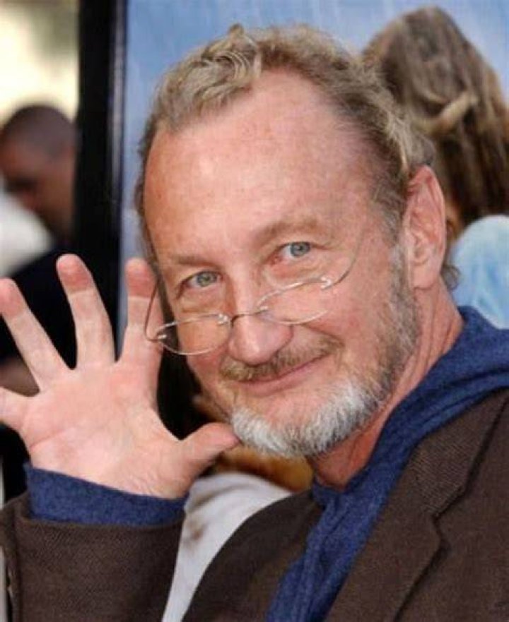 How tall is Robert Englund