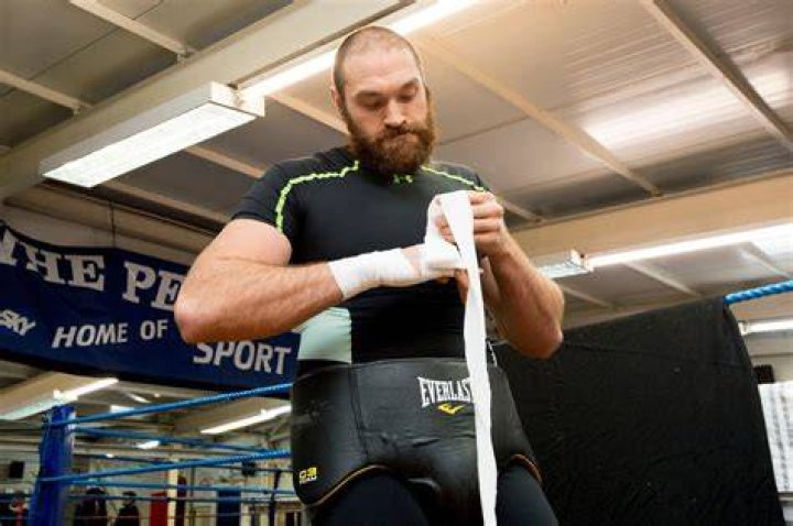 In che modo Tyson Fury &egrave; correlato a Tommy Fury?