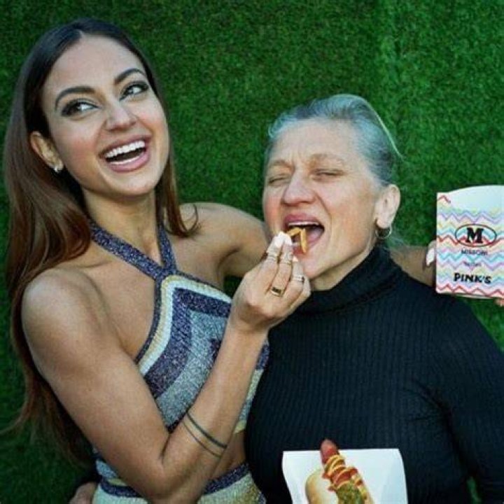 Inanna Sarkis father and mother