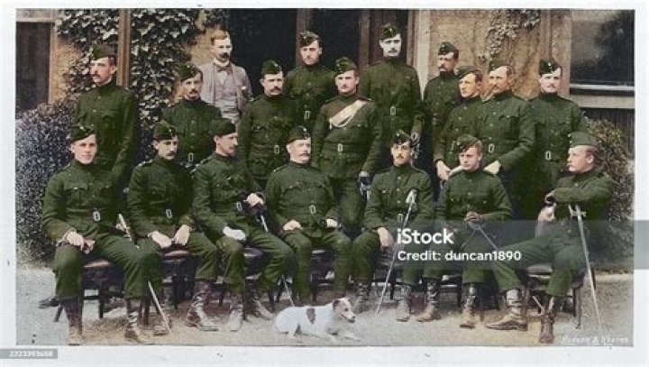 Irish Soldiers Pose With Rifles