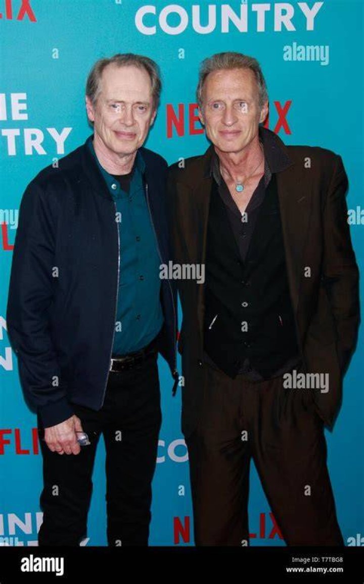 Is Michael Buscemi related to Steve Buscemi?