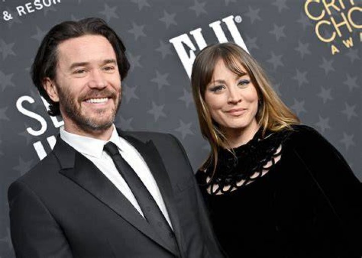 
Kaley Cuoco And Tom Pelphrey Are Expecting Their First Child 