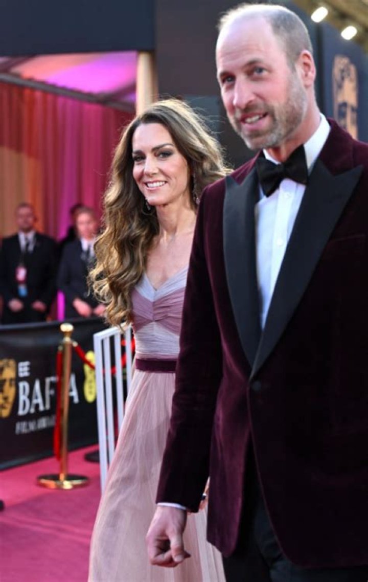 Kate appeared in the music video Tohfe