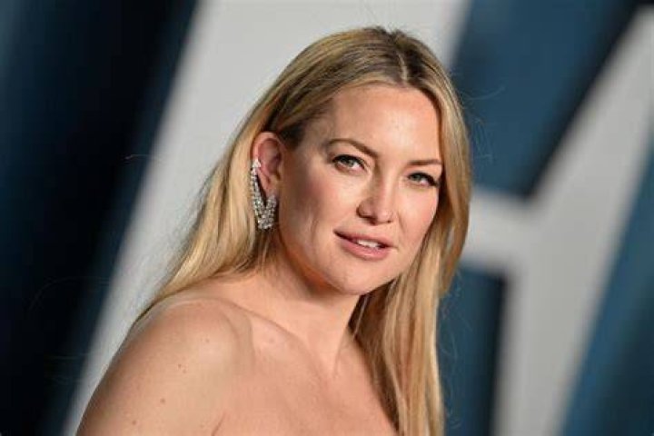 Kate Hudson Poses Topless in Photo: Picture of Her Nude Moment