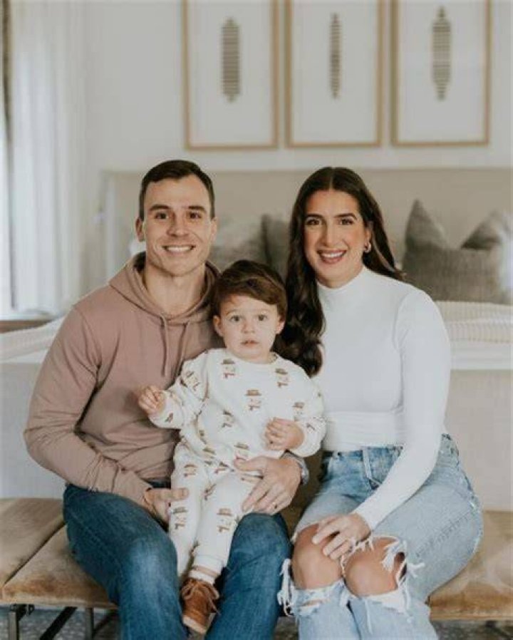 Lili Asvar Biography, Age, Height, Husband, Net Worth, Family