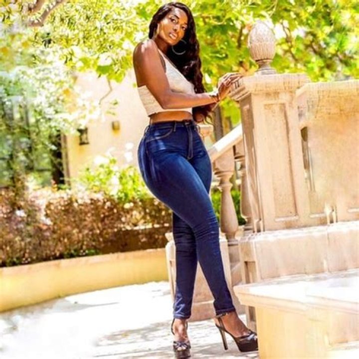 Lisa Yaro attractive
