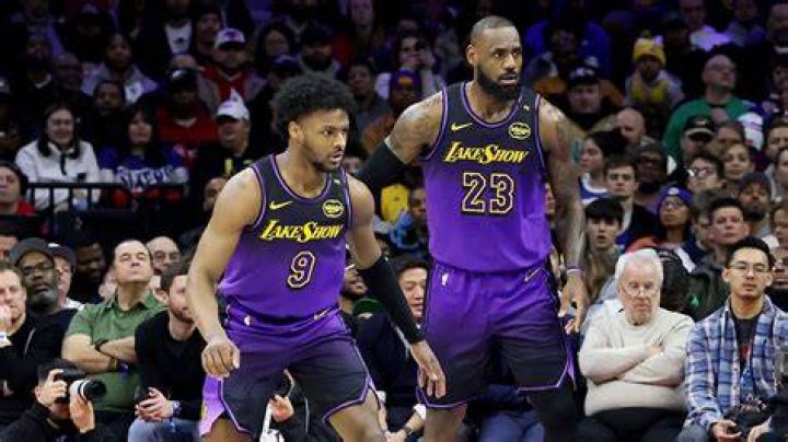 Los Angeles Lakers' Kobe Bryant reacts d