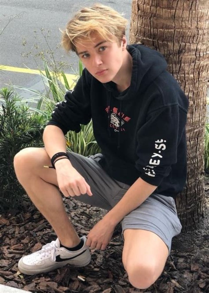 Markie Werox's physique