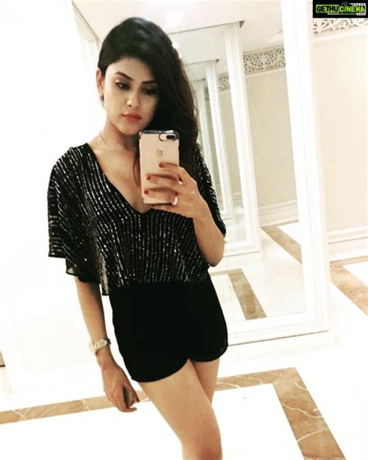 Naira Shah bio