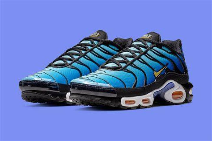 Nike Air Max Plus “Hyper Blue” Making A Return